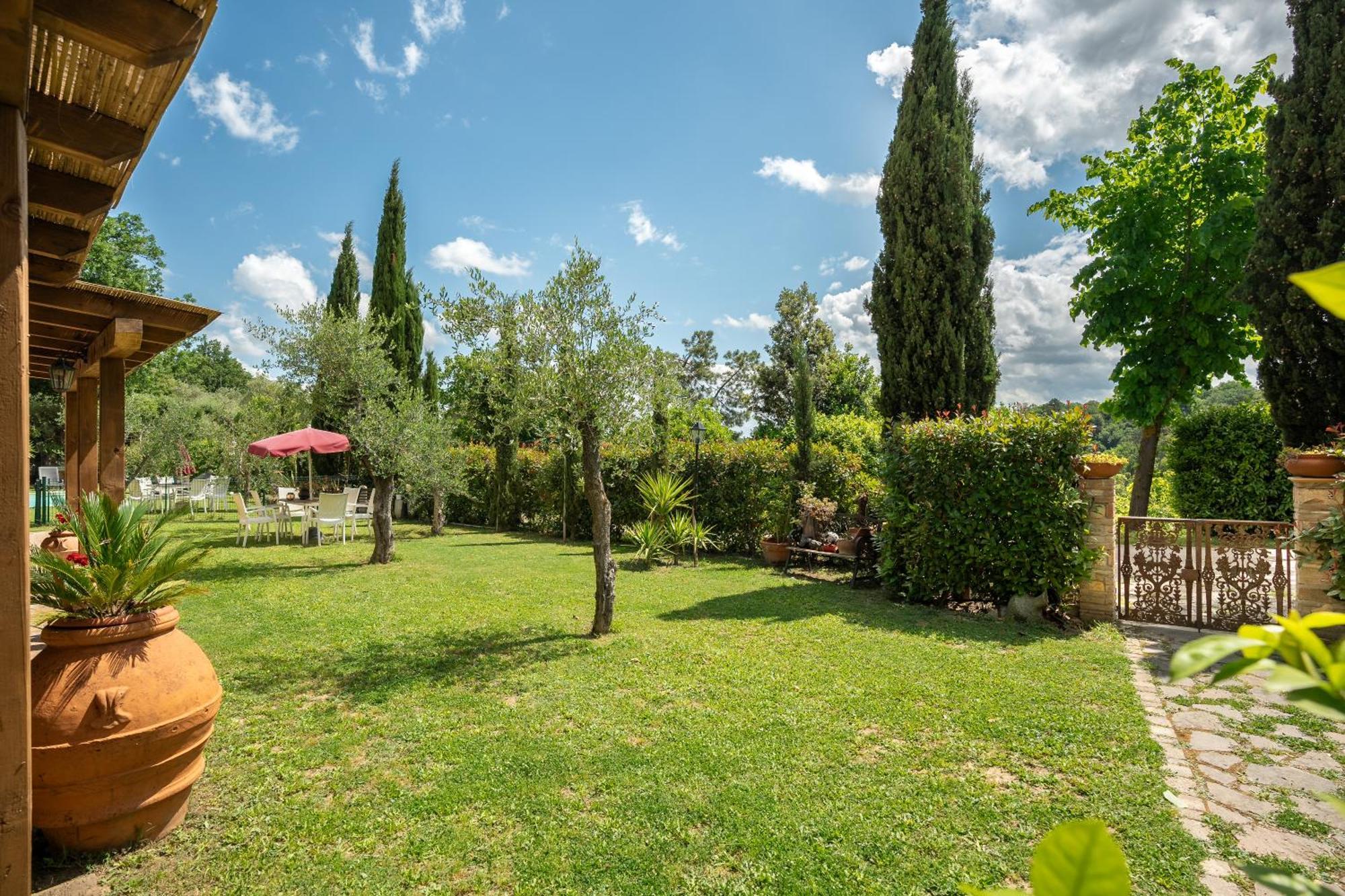 Holiday House Cuordinatura Apartment มนโตโปลิอินวัลดาร์โน ภายนอก รูปภาพ