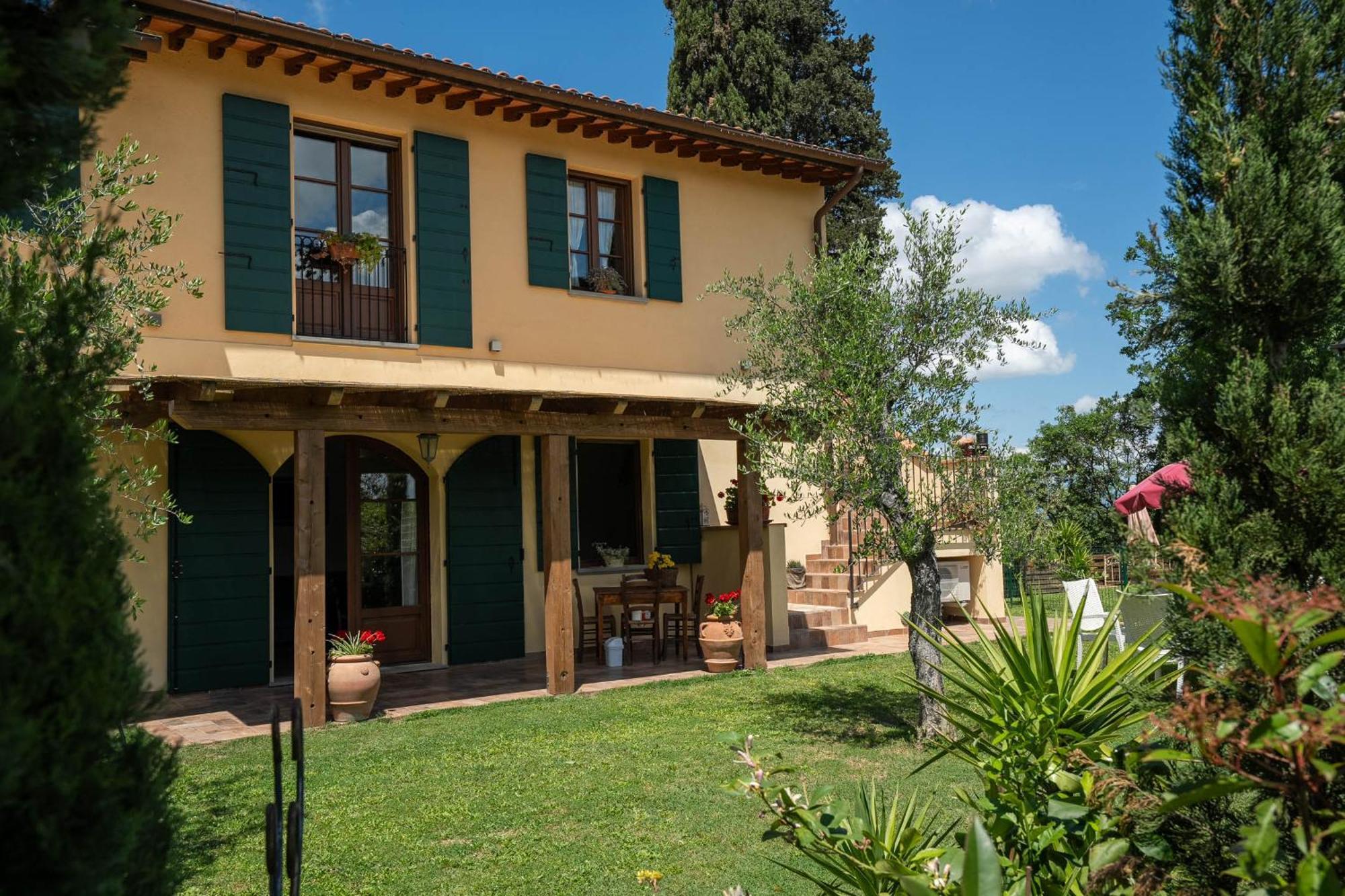 Holiday House Cuordinatura Apartment มนโตโปลิอินวัลดาร์โน ภายนอก รูปภาพ